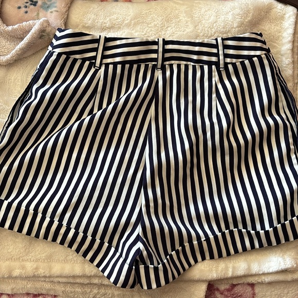 Shorts/ high waisted - Picture 3 of 3